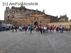 P18 [AUG-2017] Ne pregatim sa intram in Castelul din Edinburgh. 