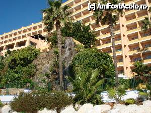 P16 [OCT-2012] Playabonita Hotel - hotelul și cascada văzute de pe plajă