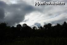[P18] Fotografie. Mie îmi place foarte mult fiind contra lumină. Ca să vedeţi ce am văzut şi eu, lăsaţi-vă pe spate şi priviţi în ansamblu, focalizându-vă uşor privirea în partea de sus, mijloc, deasupra zonei luminoase, pe norul negru. Super!  » foto by Utube
 - 
<span class="allrVoted glyphicon glyphicon-heart hidden" id="av377050"></span>
<a class="m-l-10 hidden" id="sv377050" onclick="voting_Foto_DelVot(,377050,9036)" role="button">șterge vot <span class="glyphicon glyphicon-remove"></span></a>
<a id="v9377050" class=" c-red"  onclick="voting_Foto_SetVot(377050)" role="button"><span class="glyphicon glyphicon-heart-empty"></span> <b>LIKE</b> = Votează poza</a> <img class="hidden"  id="f377050W9" src="/imagini/loader.gif" border="0" /><span class="AjErrMes hidden" id="e377050ErM"></span>