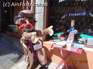 [P29] Marioneta Guignol în fata teatrului de papusi » foto by Yolanda
 - 
<span class="allrVoted glyphicon glyphicon-heart hidden" id="av1541890"></span>
<a class="m-l-10 hidden" id="sv1541890" onclick="voting_Foto_DelVot(,1541890,9297)" role="button">șterge vot <span class="glyphicon glyphicon-remove"></span></a>
<a id="v91541890" class=" c-red"  onclick="voting_Foto_SetVot(1541890)" role="button"><span class="glyphicon glyphicon-heart-empty"></span> <b>LIKE</b> = Votează poza</a> <img class="hidden"  id="f1541890W9" src="/imagini/loader.gif" border="0" /><span class="AjErrMes hidden" id="e1541890ErM"></span>