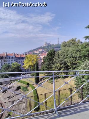 [P04] Două coline: basilica Fourviere văzută de pe Croix Rousse, de deasupra amfiteatrului. » foto by Carmen Ion
 - 
<span class="allrVoted glyphicon glyphicon-heart hidden" id="av925591"></span>
<a class="m-l-10 hidden" id="sv925591" onclick="voting_Foto_DelVot(,925591,9297)" role="button">șterge vot <span class="glyphicon glyphicon-remove"></span></a>
<a id="v9925591" class=" c-red"  onclick="voting_Foto_SetVot(925591)" role="button"><span class="glyphicon glyphicon-heart-empty"></span> <b>LIKE</b> = Votează poza</a> <img class="hidden"  id="f925591W9" src="/imagini/loader.gif" border="0" /><span class="AjErrMes hidden" id="e925591ErM"></span>