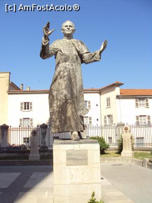 [P11] Basilique de Notre-Dame-de-Fourvière - statuia papei Ioan Paul II » foto by Carmen Ion
 - 
<span class="allrVoted glyphicon glyphicon-heart hidden" id="av929823"></span>
<a class="m-l-10 hidden" id="sv929823" onclick="voting_Foto_DelVot(,929823,9297)" role="button">șterge vot <span class="glyphicon glyphicon-remove"></span></a>
<a id="v9929823" class=" c-red"  onclick="voting_Foto_SetVot(929823)" role="button"><span class="glyphicon glyphicon-heart-empty"></span> <b>LIKE</b> = Votează poza</a> <img class="hidden"  id="f929823W9" src="/imagini/loader.gif" border="0" /><span class="AjErrMes hidden" id="e929823ErM"></span>