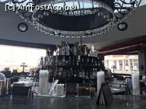 P47 [MAY-2018] Selectum Luxury - Romantic şi sexy - lobby bar