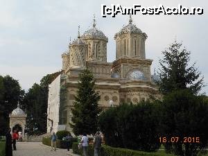 P01 [JUL-2015] Mănăstirea Curtea de Argeș - Fațada dinspre sud. 