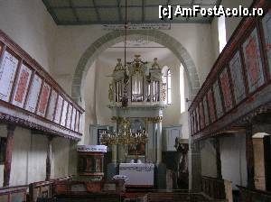 P24 [APR-2013] Viscri - interiorul bisericii. 