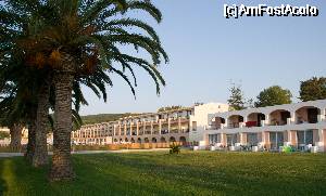 [P11] Messonghi Beach Hotel in Iulie 2012 - Gradina hotelului » foto by rlg
 - 
<span class="allrVoted glyphicon glyphicon-heart hidden" id="av336940"></span>
<a class="m-l-10 hidden" id="sv336940" onclick="voting_Foto_DelVot(,336940,9720)" role="button">șterge vot <span class="glyphicon glyphicon-remove"></span></a>
<a id="v9336940" class=" c-red"  onclick="voting_Foto_SetVot(336940)" role="button"><span class="glyphicon glyphicon-heart-empty"></span> <b>LIKE</b> = Votează poza</a> <img class="hidden"  id="f336940W9" src="/imagini/loader.gif" border="0" /><span class="AjErrMes hidden" id="e336940ErM"></span>