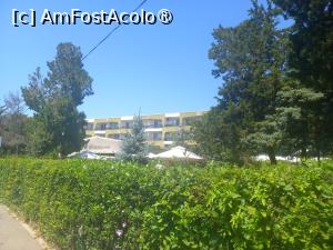 [P17] Partea din față a hotelului, dinainte de intrare » foto by mnn
 - 
<span class="allrVoted glyphicon glyphicon-heart hidden" id="av1494372"></span>
<a class="m-l-10 hidden" id="sv1494372" onclick="voting_Foto_DelVot(,1494372,9820)" role="button">șterge vot <span class="glyphicon glyphicon-remove"></span></a>
<a id="v91494372" class=" c-red"  onclick="voting_Foto_SetVot(1494372)" role="button"><span class="glyphicon glyphicon-heart-empty"></span> <b>LIKE</b> = Votează poza</a> <img class="hidden"  id="f1494372W9" src="/imagini/loader.gif" border="0" /><span class="AjErrMes hidden" id="e1494372ErM"></span>