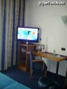 [P04] Express by Holiday Inn - San Giovanni, zona de lucru si TV din fata patului » foto by magdalena
 - 
<span class="allrVoted glyphicon glyphicon-heart hidden" id="av251371"></span>
<a class="m-l-10 hidden" id="sv251371" onclick="voting_Foto_DelVot(,251371,10090)" role="button">șterge vot <span class="glyphicon glyphicon-remove"></span></a>
<a id="v9251371" class=" c-red"  onclick="voting_Foto_SetVot(251371)" role="button"><span class="glyphicon glyphicon-heart-empty"></span> <b>LIKE</b> = Votează poza</a> <img class="hidden"  id="f251371W9" src="/imagini/loader.gif" border="0" /><span class="AjErrMes hidden" id="e251371ErM"></span>