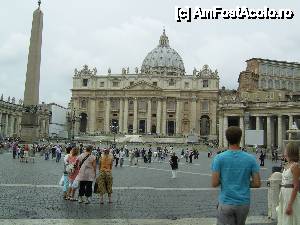 [P25] Vatican - Turisti in Piazza San Pietro.  » foto by iulianic
 - 
<span class="allrVoted glyphicon glyphicon-heart hidden" id="av394866"></span>
<a class="m-l-10 hidden" id="sv394866" onclick="voting_Foto_DelVot(,394866,10103)" role="button">șterge vot <span class="glyphicon glyphicon-remove"></span></a>
<a id="v9394866" class=" c-red"  onclick="voting_Foto_SetVot(394866)" role="button"><span class="glyphicon glyphicon-heart-empty"></span> <b>LIKE</b> = Votează poza</a> <img class="hidden"  id="f394866W9" src="/imagini/loader.gif" border="0" /><span class="AjErrMes hidden" id="e394866ErM"></span>
