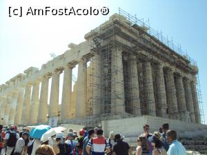 P06 [JUN-2018] Parthenonul - în ciuda aglomerației, se pot admira proporțiile sale perfecte