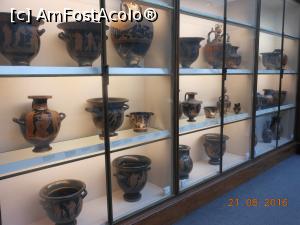 [P20] British Museum - Una dintre nenumăratele vitrine cu vase antice.  » foto by iulianic
 - 
<span class="allrVoted glyphicon glyphicon-heart hidden" id="av810950"></span>
<a class="m-l-10 hidden" id="sv810950" onclick="voting_Foto_DelVot(,810950,10282)" role="button">șterge vot <span class="glyphicon glyphicon-remove"></span></a>
<a id="v9810950" class=" c-red"  onclick="voting_Foto_SetVot(810950)" role="button"><span class="glyphicon glyphicon-heart-empty"></span> <b>LIKE</b> = Votează poza</a> <img class="hidden"  id="f810950W9" src="/imagini/loader.gif" border="0" /><span class="AjErrMes hidden" id="e810950ErM"></span>