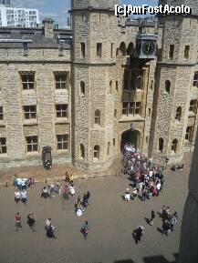 [P44] The Tower of London - the Jewel House. 'Codiţa' de la intrare. Peste vreo oră era deja triplă! » foto by Dragoș_MD
 - 
<span class="allrVoted glyphicon glyphicon-heart hidden" id="av225377"></span>
<a class="m-l-10 hidden" id="sv225377" onclick="voting_Foto_DelVot(,225377,10282)" role="button">șterge vot <span class="glyphicon glyphicon-remove"></span></a>
<a id="v9225377" class=" c-red"  onclick="voting_Foto_SetVot(225377)" role="button"><span class="glyphicon glyphicon-heart-empty"></span> <b>LIKE</b> = Votează poza</a> <img class="hidden"  id="f225377W9" src="/imagini/loader.gif" border="0" /><span class="AjErrMes hidden" id="e225377ErM"></span>