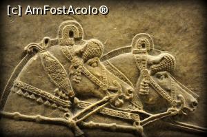 [P09] Panou din alabastru ce prezintă caii Regelui Darius I.  » foto by mihaelavoicu <span class="label label-default labelC_thin small">NEVOTABILĂ</span>