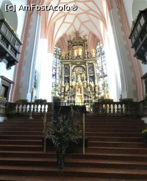 [P27] Mondsee-treptele ce duc spre altar » foto by mishu
 - 
<span class="allrVoted glyphicon glyphicon-heart hidden" id="av1161846"></span>
<a class="m-l-10 hidden" id="sv1161846" onclick="voting_Foto_DelVot(,1161846,10292)" role="button">șterge vot <span class="glyphicon glyphicon-remove"></span></a>
<a id="v91161846" class=" c-red"  onclick="voting_Foto_SetVot(1161846)" role="button"><span class="glyphicon glyphicon-heart-empty"></span> <b>LIKE</b> = Votează poza</a> <img class="hidden"  id="f1161846W9" src="/imagini/loader.gif" border="0" /><span class="AjErrMes hidden" id="e1161846ErM"></span>