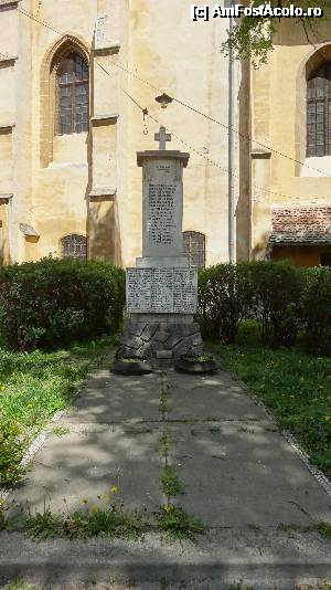 [P13] Monumentul cu numele sașilor victime ale Primului și celui de-al Doilea Război Mondial dar și numele celor deportați în fosta URSS.  » foto by bog68
 - 
<span class="allrVoted glyphicon glyphicon-heart hidden" id="av495984"></span>
<a class="m-l-10 hidden" id="sv495984" onclick="voting_Foto_DelVot(,495984,10358)" role="button">șterge vot <span class="glyphicon glyphicon-remove"></span></a>
<a id="v9495984" class=" c-red"  onclick="voting_Foto_SetVot(495984)" role="button"><span class="glyphicon glyphicon-heart-empty"></span> <b>LIKE</b> = Votează poza</a> <img class="hidden"  id="f495984W9" src="/imagini/loader.gif" border="0" /><span class="AjErrMes hidden" id="e495984ErM"></span>