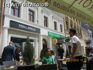 [P01] La masa la Pizza Roma. între firma verde cu Pizza Roma și Meli este întrarea la pensiunea La Maisonnette.  » foto by elviramvio
 - 
<span class="allrVoted glyphicon glyphicon-heart hidden" id="av770758"></span>
<a class="m-l-10 hidden" id="sv770758" onclick="voting_Foto_DelVot(,770758,10418)" role="button">șterge vot <span class="glyphicon glyphicon-remove"></span></a>
<a id="v9770758" class=" c-red"  onclick="voting_Foto_SetVot(770758)" role="button"><span class="glyphicon glyphicon-heart-empty"></span> <b>LIKE</b> = Votează poza</a> <img class="hidden"  id="f770758W9" src="/imagini/loader.gif" border="0" /><span class="AjErrMes hidden" id="e770758ErM"></span>