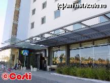 [P02] Intrarea la hotelul Holiday Inn Express Lisbon-Oeiras‏ » foto by Costi
 - 
<span class="allrVoted glyphicon glyphicon-heart hidden" id="av267416"></span>
<a class="m-l-10 hidden" id="sv267416" onclick="voting_Foto_DelVot(,267416,10425)" role="button">șterge vot <span class="glyphicon glyphicon-remove"></span></a>
<a id="v9267416" class=" c-red"  onclick="voting_Foto_SetVot(267416)" role="button"><span class="glyphicon glyphicon-heart-empty"></span> <b>LIKE</b> = Votează poza</a> <img class="hidden"  id="f267416W9" src="/imagini/loader.gif" border="0" /><span class="AjErrMes hidden" id="e267416ErM"></span>