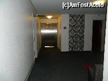 [P08] Holul cu liftul de la etajul 3 unde am avut camera la hotelul Belair din Zurich » foto by ileanaxperta*
 - 
<span class="allrVoted glyphicon glyphicon-heart hidden" id="av270733"></span>
<a class="m-l-10 hidden" id="sv270733" onclick="voting_Foto_DelVot(,270733,10500)" role="button">șterge vot <span class="glyphicon glyphicon-remove"></span></a>
<a id="v9270733" class=" c-red"  onclick="voting_Foto_SetVot(270733)" role="button"><span class="glyphicon glyphicon-heart-empty"></span> <b>LIKE</b> = Votează poza</a> <img class="hidden"  id="f270733W9" src="/imagini/loader.gif" border="0" /><span class="AjErrMes hidden" id="e270733ErM"></span>
