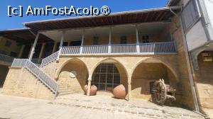 [P28] Cladirea Muzeului de Arta Populara este construita in stil gotic si gazduieste multe exponate donate sau achizitionate direct de la sateni sau din colectii private: tesaturi, ceramica, broderii, dantelarie, costume populare, obiecte din metal, sculpturi in lemn, impletituri, articole din piele, unelte agricole si de tesut.  » foto by geani anto
 - 
<span class="allrVoted glyphicon glyphicon-heart hidden" id="av1537321"></span>
<a class="m-l-10 hidden" id="sv1537321" onclick="voting_Foto_DelVot(,1537321,10592)" role="button">șterge vot <span class="glyphicon glyphicon-remove"></span></a>
<a id="v91537321" class=" c-red"  onclick="voting_Foto_SetVot(1537321)" role="button"><span class="glyphicon glyphicon-heart-empty"></span> <b>LIKE</b> = Votează poza</a> <img class="hidden"  id="f1537321W9" src="/imagini/loader.gif" border="0" /><span class="AjErrMes hidden" id="e1537321ErM"></span>