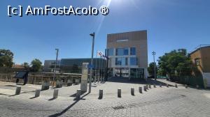 [P31] Interesanta este locatia aleasa pentru sediul Noii Primarii, intr-o structura inspirata de forma unui cocon, construita printre ruine antice. Situata in apropierea „Liniei Verzi” , cladirea reuneste intr-o maniera creativa serviciile de administratie si planificare municipala.  » foto by geani anto
 - 
<span class="allrVoted glyphicon glyphicon-heart hidden" id="av1537324"></span>
<a class="m-l-10 hidden" id="sv1537324" onclick="voting_Foto_DelVot(,1537324,10592)" role="button">șterge vot <span class="glyphicon glyphicon-remove"></span></a>
<a id="v91537324" class=" c-red"  onclick="voting_Foto_SetVot(1537324)" role="button"><span class="glyphicon glyphicon-heart-empty"></span> <b>LIKE</b> = Votează poza</a> <img class="hidden"  id="f1537324W9" src="/imagini/loader.gif" border="0" /><span class="AjErrMes hidden" id="e1537324ErM"></span>