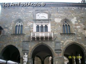 [P03] Palazzo della Ragione se evidentiaza prin arcurile, ferestrele sale ovale si mai cu seama prin balconul deasupra caruia vegheaza un leu » foto by cristina47*
 - 
<span class="allrVoted glyphicon glyphicon-heart hidden" id="av803282"></span>
<a class="m-l-10 hidden" id="sv803282" onclick="voting_Foto_DelVot(,803282,10639)" role="button">șterge vot <span class="glyphicon glyphicon-remove"></span></a>
<a id="v9803282" class=" c-red"  onclick="voting_Foto_SetVot(803282)" role="button"><span class="glyphicon glyphicon-heart-empty"></span> <b>LIKE</b> = Votează poza</a> <img class="hidden"  id="f803282W9" src="/imagini/loader.gif" border="0" /><span class="AjErrMes hidden" id="e803282ErM"></span>