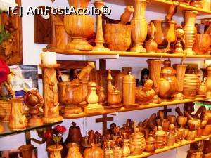 [P04] Prăvălie cu artizanat din lemn de măslin » foto by Lucien
 - 
<span class="allrVoted glyphicon glyphicon-heart hidden" id="av786956"></span>
<a class="m-l-10 hidden" id="sv786956" onclick="voting_Foto_DelVot(,786956,10697)" role="button">șterge vot <span class="glyphicon glyphicon-remove"></span></a>
<a id="v9786956" class=" c-red"  onclick="voting_Foto_SetVot(786956)" role="button"><span class="glyphicon glyphicon-heart-empty"></span> <b>LIKE</b> = Votează poza</a> <img class="hidden"  id="f786956W9" src="/imagini/loader.gif" border="0" /><span class="AjErrMes hidden" id="e786956ErM"></span>