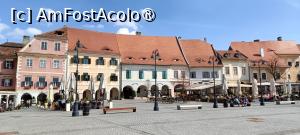 P01 [MAR-2024] Piața Mică, Sibiu - în clădirea din centrul imaginii observăm muzeul.