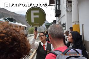 [P23] Trenul de Machu Picchu soseste in statie la linia unu. Calatorii de la vagoul F sa se alinieze langa tanti cu ochelari.  » foto by Pușcașu Marin
 - 
<span class="allrVoted glyphicon glyphicon-heart hidden" id="av922718"></span>
<a class="m-l-10 hidden" id="sv922718" onclick="voting_Foto_DelVot(,922718,11018)" role="button">șterge vot <span class="glyphicon glyphicon-remove"></span></a>
<a id="v9922718" class=" c-red"  onclick="voting_Foto_SetVot(922718)" role="button"><span class="glyphicon glyphicon-heart-empty"></span> <b>LIKE</b> = Votează poza</a> <img class="hidden"  id="f922718W9" src="/imagini/loader.gif" border="0" /><span class="AjErrMes hidden" id="e922718ErM"></span>