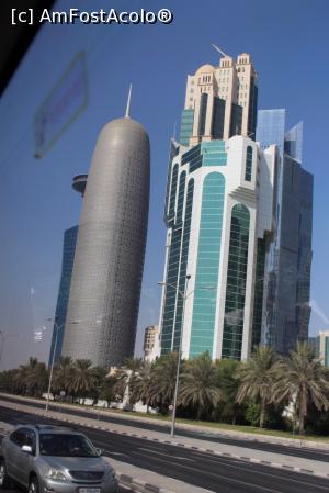 [P27] Doha, Turnuri în zona West Bay, cel cilindric este superbul Doha Tower pe exterior având modelul vechilor paravane islamice » foto by mprofeanu
 - 
<span class="allrVoted glyphicon glyphicon-heart hidden" id="av800136"></span>
<a class="m-l-10 hidden" id="sv800136" onclick="voting_Foto_DelVot(,800136,11020)" role="button">șterge vot <span class="glyphicon glyphicon-remove"></span></a>
<a id="v9800136" class=" c-red"  onclick="voting_Foto_SetVot(800136)" role="button"><span class="glyphicon glyphicon-heart-empty"></span> <b>LIKE</b> = Votează poza</a> <img class="hidden"  id="f800136W9" src="/imagini/loader.gif" border="0" /><span class="AjErrMes hidden" id="e800136ErM"></span>