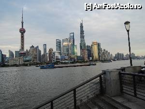 [P28] Shanghai - Downtown Pudong văzut de pe The Bund » foto by ebirsan
 - 
<span class="allrVoted glyphicon glyphicon-heart hidden" id="av475440"></span>
<a class="m-l-10 hidden" id="sv475440" onclick="voting_Foto_DelVot(,475440,11037)" role="button">șterge vot <span class="glyphicon glyphicon-remove"></span></a>
<a id="v9475440" class=" c-red"  onclick="voting_Foto_SetVot(475440)" role="button"><span class="glyphicon glyphicon-heart-empty"></span> <b>LIKE</b> = Votează poza</a> <img class="hidden"  id="f475440W9" src="/imagini/loader.gif" border="0" /><span class="AjErrMes hidden" id="e475440ErM"></span>