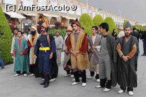 [P11] Isfahan, Piaţa Imamului, Un grup de tineri îmbrăcaţi în costume de epocă, participanţi la serbare » foto by mprofeanu
 - 
<span class="allrVoted glyphicon glyphicon-heart hidden" id="av934168"></span>
<a class="m-l-10 hidden" id="sv934168" onclick="voting_Foto_DelVot(,934168,11142)" role="button">șterge vot <span class="glyphicon glyphicon-remove"></span></a>
<a id="v9934168" class=" c-red"  onclick="voting_Foto_SetVot(934168)" role="button"><span class="glyphicon glyphicon-heart-empty"></span> <b>LIKE</b> = Votează poza</a> <img class="hidden"  id="f934168W9" src="/imagini/loader.gif" border="0" /><span class="AjErrMes hidden" id="e934168ErM"></span>