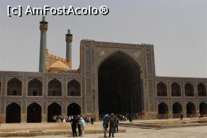 [P22] Isfahan, Moscheea Şahului, Iwanul interior de la intrare, pe latura nordică, şi cele două minarete » foto by mprofeanu
 - 
<span class="allrVoted glyphicon glyphicon-heart hidden" id="av934204"></span>
<a class="m-l-10 hidden" id="sv934204" onclick="voting_Foto_DelVot(,934204,11142)" role="button">șterge vot <span class="glyphicon glyphicon-remove"></span></a>
<a id="v9934204" class=" c-red"  onclick="voting_Foto_SetVot(934204)" role="button"><span class="glyphicon glyphicon-heart-empty"></span> <b>LIKE</b> = Votează poza</a> <img class="hidden"  id="f934204W9" src="/imagini/loader.gif" border="0" /><span class="AjErrMes hidden" id="e934204ErM"></span>