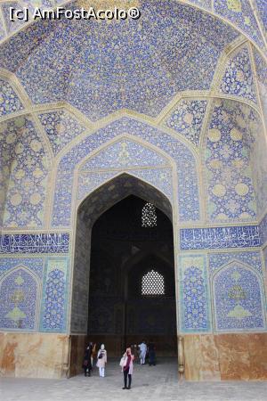 [P25] Isfahan, Moscheea Şahului, Iwanul de pe latura vestică, interior, imens totul...  » foto by mprofeanu
 - 
<span class="allrVoted glyphicon glyphicon-heart hidden" id="av934211"></span>
<a class="m-l-10 hidden" id="sv934211" onclick="voting_Foto_DelVot(,934211,11142)" role="button">șterge vot <span class="glyphicon glyphicon-remove"></span></a>
<a id="v9934211" class=" c-red"  onclick="voting_Foto_SetVot(934211)" role="button"><span class="glyphicon glyphicon-heart-empty"></span> <b>LIKE</b> = Votează poza</a> <img class="hidden"  id="f934211W9" src="/imagini/loader.gif" border="0" /><span class="AjErrMes hidden" id="e934211ErM"></span>