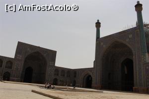 [P35] Isfahan, Moscheea Şahului, Iwanul din partea de vest și în stânga iwanul cu cele două minarete de la marele dom » foto by mprofeanu
 - 
<span class="allrVoted glyphicon glyphicon-heart hidden" id="av934241"></span>
<a class="m-l-10 hidden" id="sv934241" onclick="voting_Foto_DelVot(,934241,11142)" role="button">șterge vot <span class="glyphicon glyphicon-remove"></span></a>
<a id="v9934241" class=" c-red"  onclick="voting_Foto_SetVot(934241)" role="button"><span class="glyphicon glyphicon-heart-empty"></span> <b>LIKE</b> = Votează poza</a> <img class="hidden"  id="f934241W9" src="/imagini/loader.gif" border="0" /><span class="AjErrMes hidden" id="e934241ErM"></span>