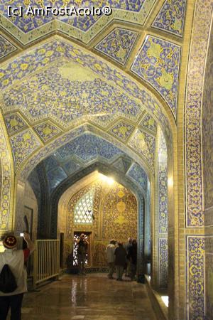 [P68] Isfahan, Moscheea Şeicului Lotfollah, coridor de intrare, culori diferite în funcție de razele soarelui » foto by mprofeanu
 - 
<span class="allrVoted glyphicon glyphicon-heart hidden" id="av934320"></span>
<a class="m-l-10 hidden" id="sv934320" onclick="voting_Foto_DelVot(,934320,11142)" role="button">șterge vot <span class="glyphicon glyphicon-remove"></span></a>
<a id="v9934320" class=" c-red"  onclick="voting_Foto_SetVot(934320)" role="button"><span class="glyphicon glyphicon-heart-empty"></span> <b>LIKE</b> = Votează poza</a> <img class="hidden"  id="f934320W9" src="/imagini/loader.gif" border="0" /><span class="AjErrMes hidden" id="e934320ErM"></span>
