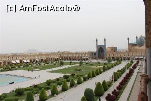 [P08] Isfahan, Piaţa Imamului la o oră mai liberă, în plan îndepărtat Moscheea Shahului (Imamului) cu cele 4 minarete și marele dom » foto by mprofeanu
 - 
<span class="allrVoted glyphicon glyphicon-heart hidden" id="av934164"></span>
<a class="m-l-10 hidden" id="sv934164" onclick="voting_Foto_DelVot(,934164,11142)" role="button">șterge vot <span class="glyphicon glyphicon-remove"></span></a>
<a id="v9934164" class=" c-red"  onclick="voting_Foto_SetVot(934164)" role="button"><span class="glyphicon glyphicon-heart-empty"></span> <b>LIKE</b> = Votează poza</a> <img class="hidden"  id="f934164W9" src="/imagini/loader.gif" border="0" /><span class="AjErrMes hidden" id="e934164ErM"></span>