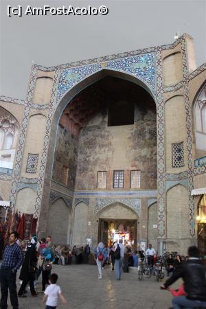 [P85] Isfahan, Poarta Qeysarieh, principala cale de acces la Bazarul Qeysarieh, cunoscut şi ca Marele Bazar, Vechiul Bazar...  » foto by mprofeanu
 - 
<span class="allrVoted glyphicon glyphicon-heart hidden" id="av934343"></span>
<a class="m-l-10 hidden" id="sv934343" onclick="voting_Foto_DelVot(,934343,11142)" role="button">șterge vot <span class="glyphicon glyphicon-remove"></span></a>
<a id="v9934343" class=" c-red"  onclick="voting_Foto_SetVot(934343)" role="button"><span class="glyphicon glyphicon-heart-empty"></span> <b>LIKE</b> = Votează poza</a> <img class="hidden"  id="f934343W9" src="/imagini/loader.gif" border="0" /><span class="AjErrMes hidden" id="e934343ErM"></span>