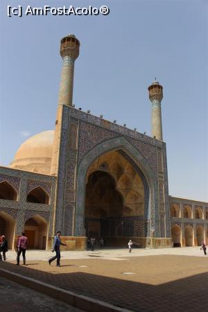 [P39] Isfahan, Masjid-e Jameh, Pe latura sudică Iwanul lui Saheb cu două minarete » foto by mprofeanu
 - 
<span class="allrVoted glyphicon glyphicon-heart hidden" id="av944394"></span>
<a class="m-l-10 hidden" id="sv944394" onclick="voting_Foto_DelVot(,944394,11142)" role="button">șterge vot <span class="glyphicon glyphicon-remove"></span></a>
<a id="v9944394" class=" c-red"  onclick="voting_Foto_SetVot(944394)" role="button"><span class="glyphicon glyphicon-heart-empty"></span> <b>LIKE</b> = Votează poza</a> <img class="hidden"  id="f944394W9" src="/imagini/loader.gif" border="0" /><span class="AjErrMes hidden" id="e944394ErM"></span>