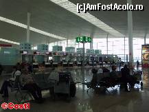 [P15] Aeroportul Barcelona. Imagine din zona ghişeelor de check-in » foto by Costi
 - 
<span class="allrVoted glyphicon glyphicon-heart hidden" id="av300924"></span>
<a class="m-l-10 hidden" id="sv300924" onclick="voting_Foto_DelVot(,300924,11160)" role="button">șterge vot <span class="glyphicon glyphicon-remove"></span></a>
<a id="v9300924" class=" c-red"  onclick="voting_Foto_SetVot(300924)" role="button"><span class="glyphicon glyphicon-heart-empty"></span> <b>LIKE</b> = Votează poza</a> <img class="hidden"  id="f300924W9" src="/imagini/loader.gif" border="0" /><span class="AjErrMes hidden" id="e300924ErM"></span>