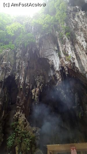 [P17] Batu Caves - frumos cadrul natural » foto by r-Uca
 - 
<span class="allrVoted glyphicon glyphicon-heart hidden" id="av979486"></span>
<a class="m-l-10 hidden" id="sv979486" onclick="voting_Foto_DelVot(,979486,11217)" role="button">șterge vot <span class="glyphicon glyphicon-remove"></span></a>
<a id="v9979486" class=" c-red"  onclick="voting_Foto_SetVot(979486)" role="button"><span class="glyphicon glyphicon-heart-empty"></span> <b>LIKE</b> = Votează poza</a> <img class="hidden"  id="f979486W9" src="/imagini/loader.gif" border="0" /><span class="AjErrMes hidden" id="e979486ErM"></span>