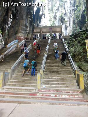 [P21] Batu Caves - si in interior mai sunt scari de urcat » foto by r-Uca
 - 
<span class="allrVoted glyphicon glyphicon-heart hidden" id="av979492"></span>
<a class="m-l-10 hidden" id="sv979492" onclick="voting_Foto_DelVot(,979492,11217)" role="button">șterge vot <span class="glyphicon glyphicon-remove"></span></a>
<a id="v9979492" class=" c-red"  onclick="voting_Foto_SetVot(979492)" role="button"><span class="glyphicon glyphicon-heart-empty"></span> <b>LIKE</b> = Votează poza</a> <img class="hidden"  id="f979492W9" src="/imagini/loader.gif" border="0" /><span class="AjErrMes hidden" id="e979492ErM"></span>