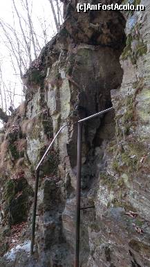 P19 [MAR-2012] Mânăstirea Prislop - intrarea în peştera Sf. Ion.