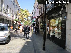 [P32] La plimbare pe Main Street! Nu, nu in Londra ci in Gibraltar!  » foto by bica adriana
 - 
<span class="allrVoted glyphicon glyphicon-heart hidden" id="av516080"></span>
<a class="m-l-10 hidden" id="sv516080" onclick="voting_Foto_DelVot(,516080,11345)" role="button">șterge vot <span class="glyphicon glyphicon-remove"></span></a>
<a id="v9516080" class=" c-red"  onclick="voting_Foto_SetVot(516080)" role="button"><span class="glyphicon glyphicon-heart-empty"></span> <b>LIKE</b> = Votează poza</a> <img class="hidden"  id="f516080W9" src="/imagini/loader.gif" border="0" /><span class="AjErrMes hidden" id="e516080ErM"></span>