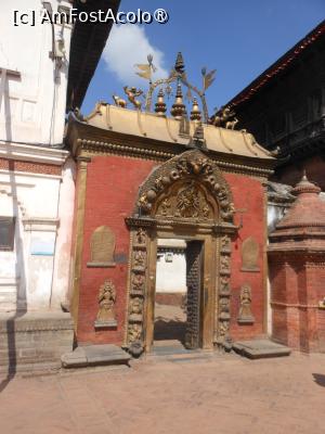 [P15] Nepal - Bhaktapur. Piața Bhaktapur Durbar, Poarta de Aur. » foto by iulianic
 - 
<span class="allrVoted glyphicon glyphicon-heart hidden" id="av1457625"></span>
<a class="m-l-10 hidden" id="sv1457625" onclick="voting_Foto_DelVot(,1457625,11367)" role="button">șterge vot <span class="glyphicon glyphicon-remove"></span></a>
<a id="v91457625" class=" c-red"  onclick="voting_Foto_SetVot(1457625)" role="button"><span class="glyphicon glyphicon-heart-empty"></span> <b>LIKE</b> = Votează poza</a> <img class="hidden"  id="f1457625W9" src="/imagini/loader.gif" border="0" /><span class="AjErrMes hidden" id="e1457625ErM"></span>