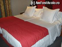 P14 [APR-2012] Italia - Roma - Hotel Alpi , un pat perfect cu cate trei perne pentru fiecare