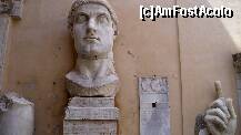[P10] Sculptura in curtea Muzeelor Capitoline - Palazzo dei Conservatori, capul urias si mana lui Constantin » foto by magdalena
 - 
<span class="allrVoted glyphicon glyphicon-heart hidden" id="av273801"></span>
<a class="m-l-10 hidden" id="sv273801" onclick="voting_Foto_DelVot(,273801,11412)" role="button">șterge vot <span class="glyphicon glyphicon-remove"></span></a>
<a id="v9273801" class=" c-red"  onclick="voting_Foto_SetVot(273801)" role="button"><span class="glyphicon glyphicon-heart-empty"></span> <b>LIKE</b> = Votează poza</a> <img class="hidden"  id="f273801W9" src="/imagini/loader.gif" border="0" /><span class="AjErrMes hidden" id="e273801ErM"></span>