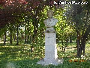 [P23] Bucureşti - Parcul Herăstrău. Bustul lui Beethoven.  » foto by iulianic
 - 
<span class="allrVoted glyphicon glyphicon-heart hidden" id="av612873"></span>
<a class="m-l-10 hidden" id="sv612873" onclick="voting_Foto_DelVot(,612873,11447)" role="button">șterge vot <span class="glyphicon glyphicon-remove"></span></a>
<a id="v9612873" class=" c-red"  onclick="voting_Foto_SetVot(612873)" role="button"><span class="glyphicon glyphicon-heart-empty"></span> <b>LIKE</b> = Votează poza</a> <img class="hidden"  id="f612873W9" src="/imagini/loader.gif" border="0" /><span class="AjErrMes hidden" id="e612873ErM"></span>