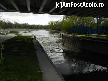 [P16] Colentina se repede pe sub podul CFR în cuveta lacului Herăstrău. Din acest moment, lacul se va umple în 3 - 4 zile, probabil cu aport suplimentar din Lacul Buftea (deci nu doar prin debitul normal al rîului).  » foto by abancor
 - 
<span class="allrVoted glyphicon glyphicon-heart hidden" id="av422228"></span>
<a class="m-l-10 hidden" id="sv422228" onclick="voting_Foto_DelVot(,422228,11447)" role="button">șterge vot <span class="glyphicon glyphicon-remove"></span></a>
<a id="v9422228" class=" c-red"  onclick="voting_Foto_SetVot(422228)" role="button"><span class="glyphicon glyphicon-heart-empty"></span> <b>LIKE</b> = Votează poza</a> <img class="hidden"  id="f422228W9" src="/imagini/loader.gif" border="0" /><span class="AjErrMes hidden" id="e422228ErM"></span>