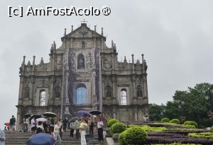 [P29] Cea mai faimoasa locatie din Piata Senado este insa Catedrala Sf. Paul, simbolul orasului. Situata in varful unui deal, ceea a mai ramas din catedrala proiectata de un italian, construita de japonezi si folosita de portughezi este o fatada, restul fiind distrus de un taifun. » foto by geani anto
 - 
<span class="allrVoted glyphicon glyphicon-heart hidden" id="av1523528"></span>
<a class="m-l-10 hidden" id="sv1523528" onclick="voting_Foto_DelVot(,1523528,11464)" role="button">șterge vot <span class="glyphicon glyphicon-remove"></span></a>
<a id="v91523528" class=" c-red"  onclick="voting_Foto_SetVot(1523528)" role="button"><span class="glyphicon glyphicon-heart-empty"></span> <b>LIKE</b> = Votează poza</a> <img class="hidden"  id="f1523528W9" src="/imagini/loader.gif" border="0" /><span class="AjErrMes hidden" id="e1523528ErM"></span>