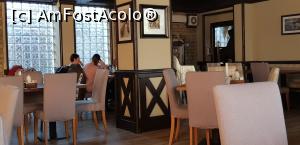 [P02] Sala restaurant » foto by Coniss
 - 
<span class="allrVoted glyphicon glyphicon-heart hidden" id="av1212992"></span>
<a class="m-l-10 hidden" id="sv1212992" onclick="voting_Foto_DelVot(,1212992,11467)" role="button">șterge vot <span class="glyphicon glyphicon-remove"></span></a>
<a id="v91212992" class=" c-red"  onclick="voting_Foto_SetVot(1212992)" role="button"><span class="glyphicon glyphicon-heart-empty"></span> <b>LIKE</b> = Votează poza</a> <img class="hidden"  id="f1212992W9" src="/imagini/loader.gif" border="0" /><span class="AjErrMes hidden" id="e1212992ErM"></span>